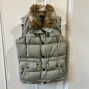 Lands’ End Women’s Puffer Vest with Faux Fur Trim (Size XS)